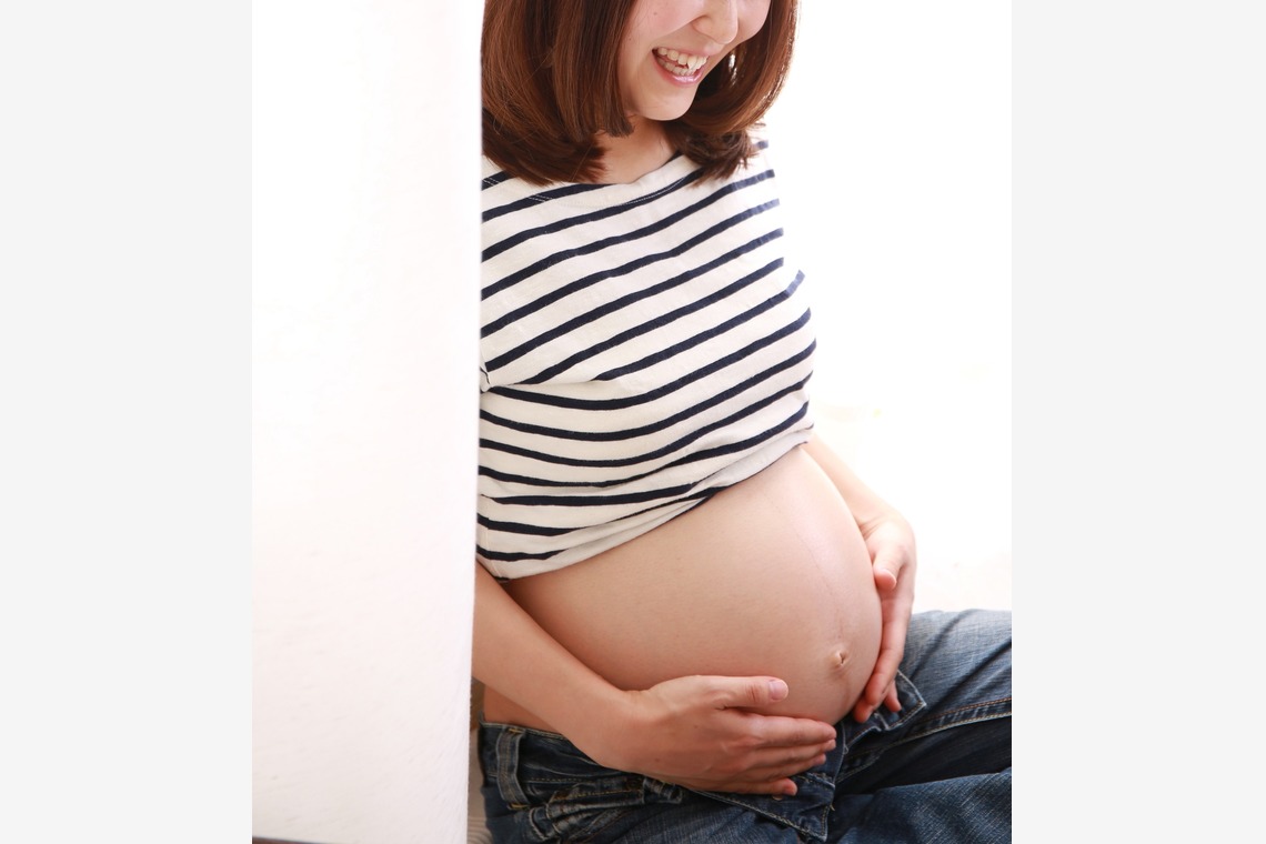 エムズフォトグラフが出張撮影した家族写真(キッズ,ベビーフォト)などが写った「マタニティ」の家族写真