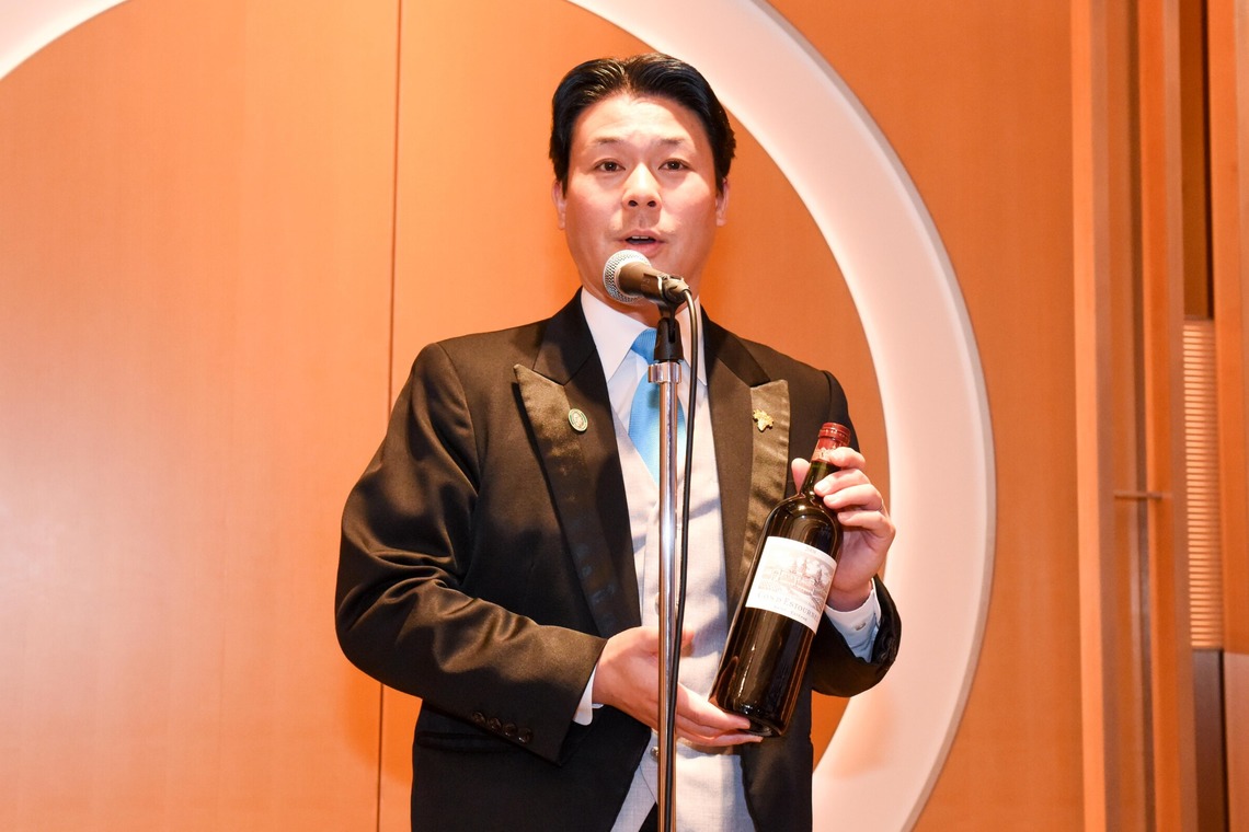 石津祐介が撮影した写真のアルバム「記者会見」