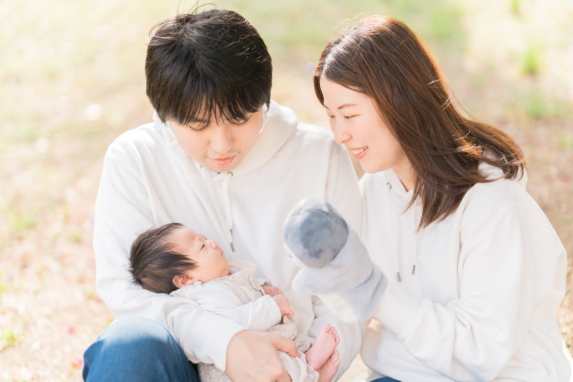 池田廉が出張撮影した家族写真(キッズ,ベビーフォト)などが写った「公園にて」の家族写真