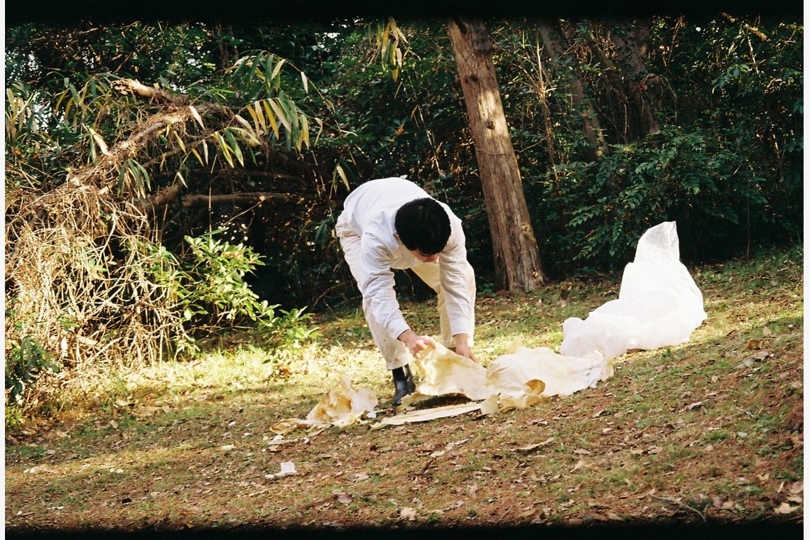 村崎玲巨が撮影した写真のアルバム「食べる服　堺」