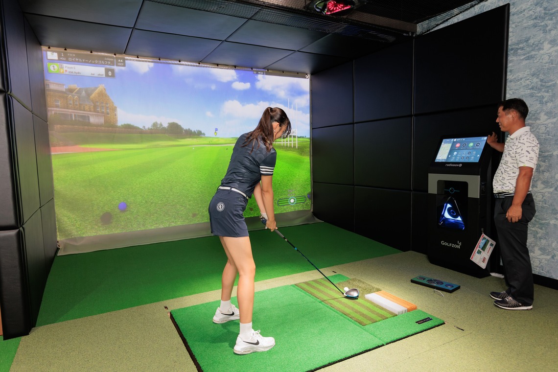 イトウ　ノブミチが撮影した「インドアゴルフ練習場撮影例_01」の写真