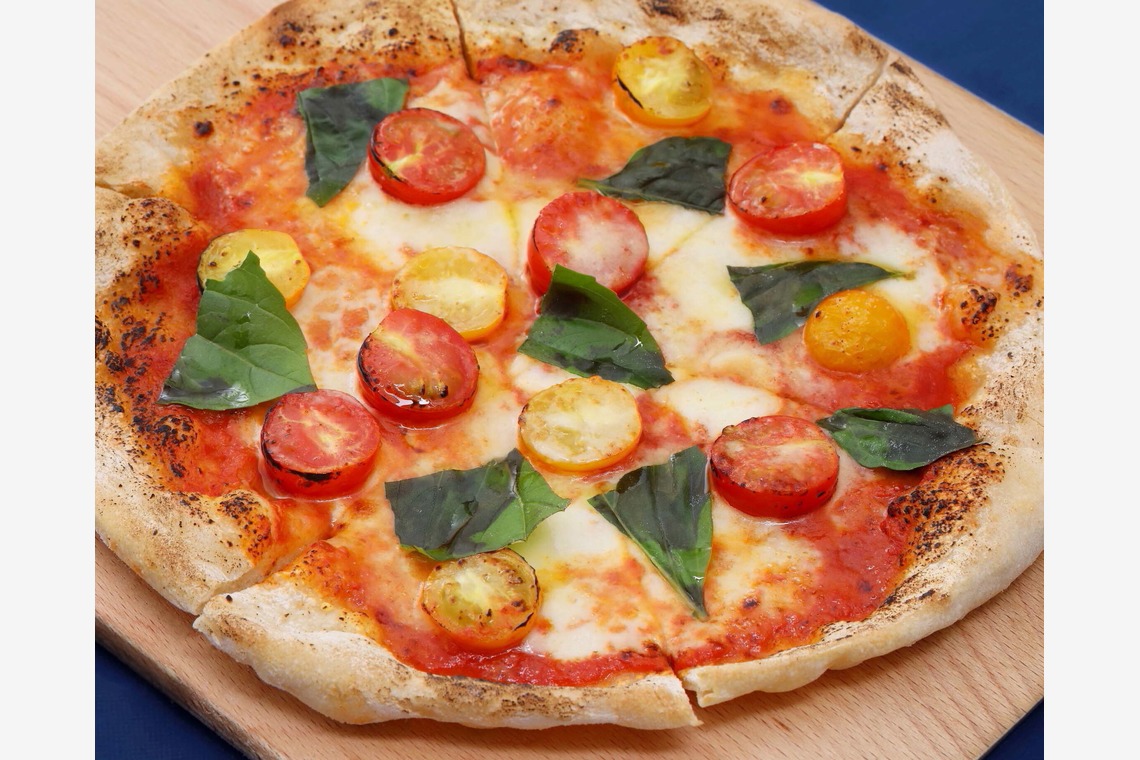 森安　照が撮影した写真のアルバム「ピザ」