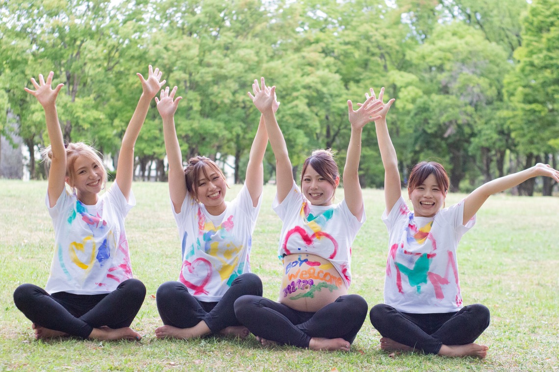 出張撮影　ラブフォト•ブーケが撮影した写真のアルバム「ペインティング＆マタニティフォト　東公園」