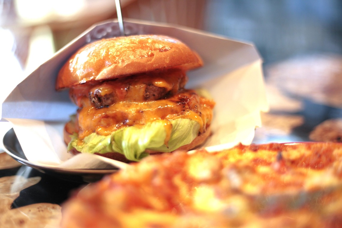 写真屋gonree　阿波根里恵が撮影した写真のアルバム「奄美大島ハンバーガーショップ」