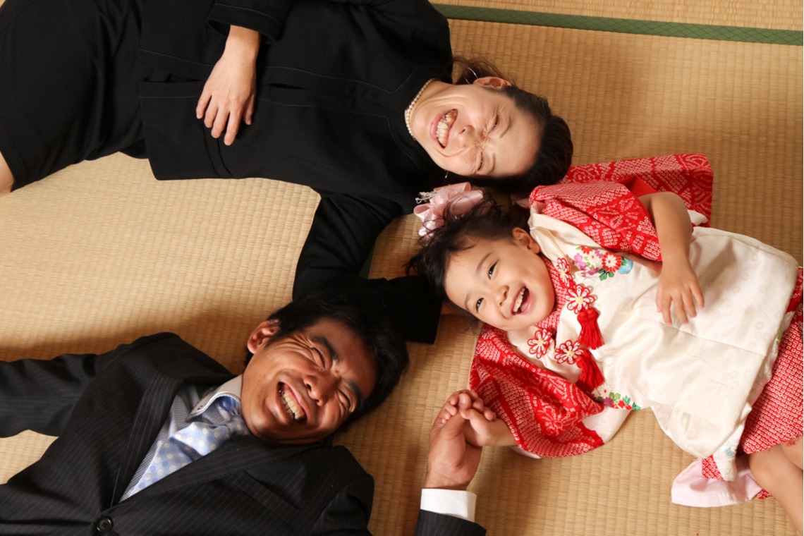 スマイルハンターが出張撮影した家族写真(キッズ,ベビーフォト)などが写った「七五三ロケーション撮影」の家族写真