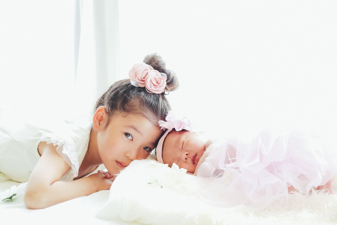 出張撮影HUG TIMEが撮影した「自宅でナチュラルなニューボーンフォト」の写真