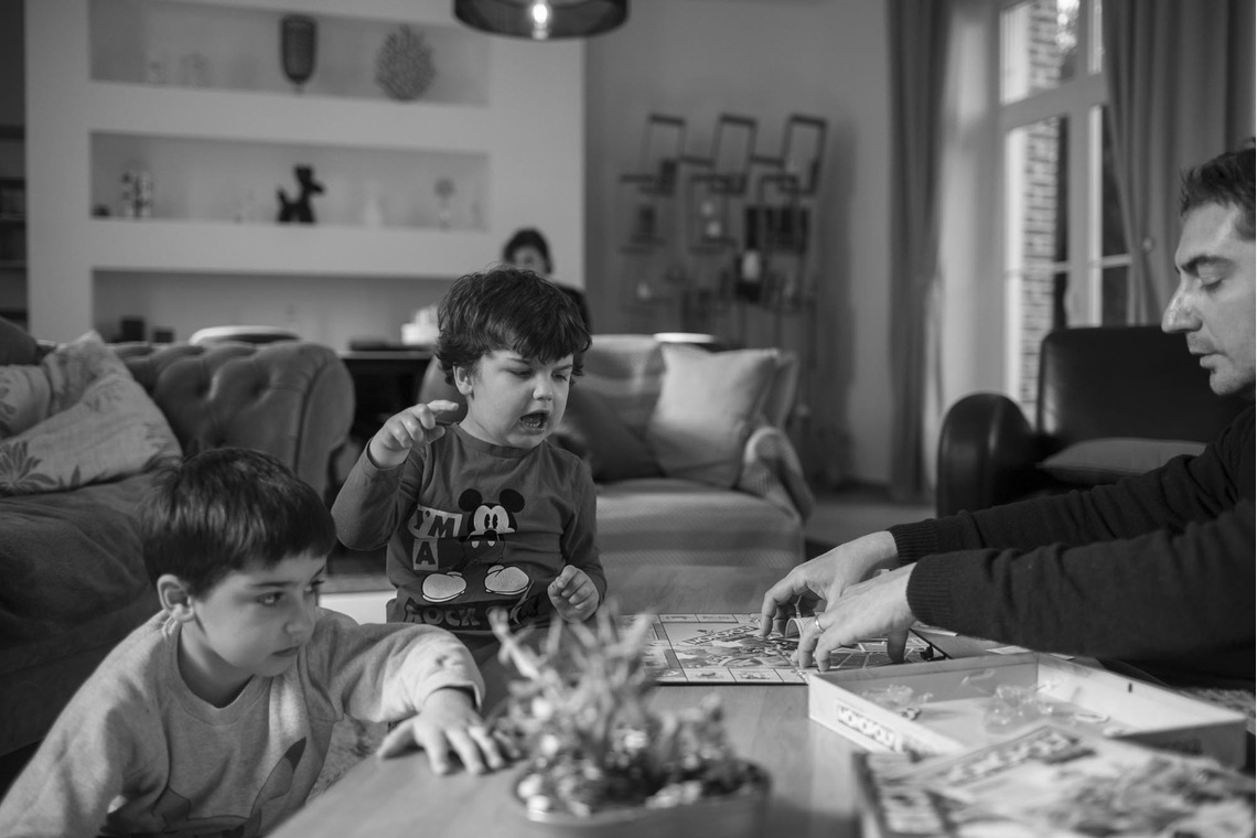 Petite Nao Photographyが出張撮影した家族写真(キッズ,ベビーフォト)などが写った「自宅でのドキュメンタリー形式の家族写真」の家族写真