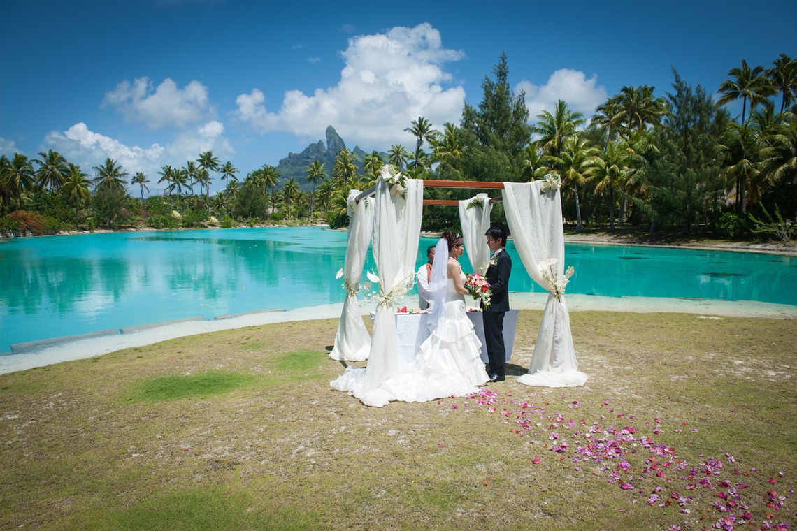 Album of the Wedding, Bridal taken by SOMETHING BLUE WEDDING & PHOTOGRAPHY (Ben Duluc) - 