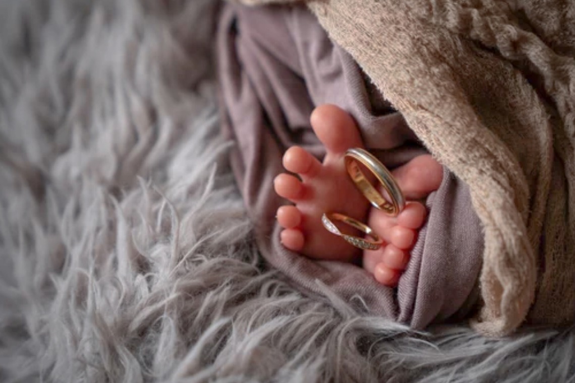 CREATIVE HOUSEが出張撮影した家族写真(キッズ,ベビーフォト)などが写った「ニューボーンフォト」の家族写真