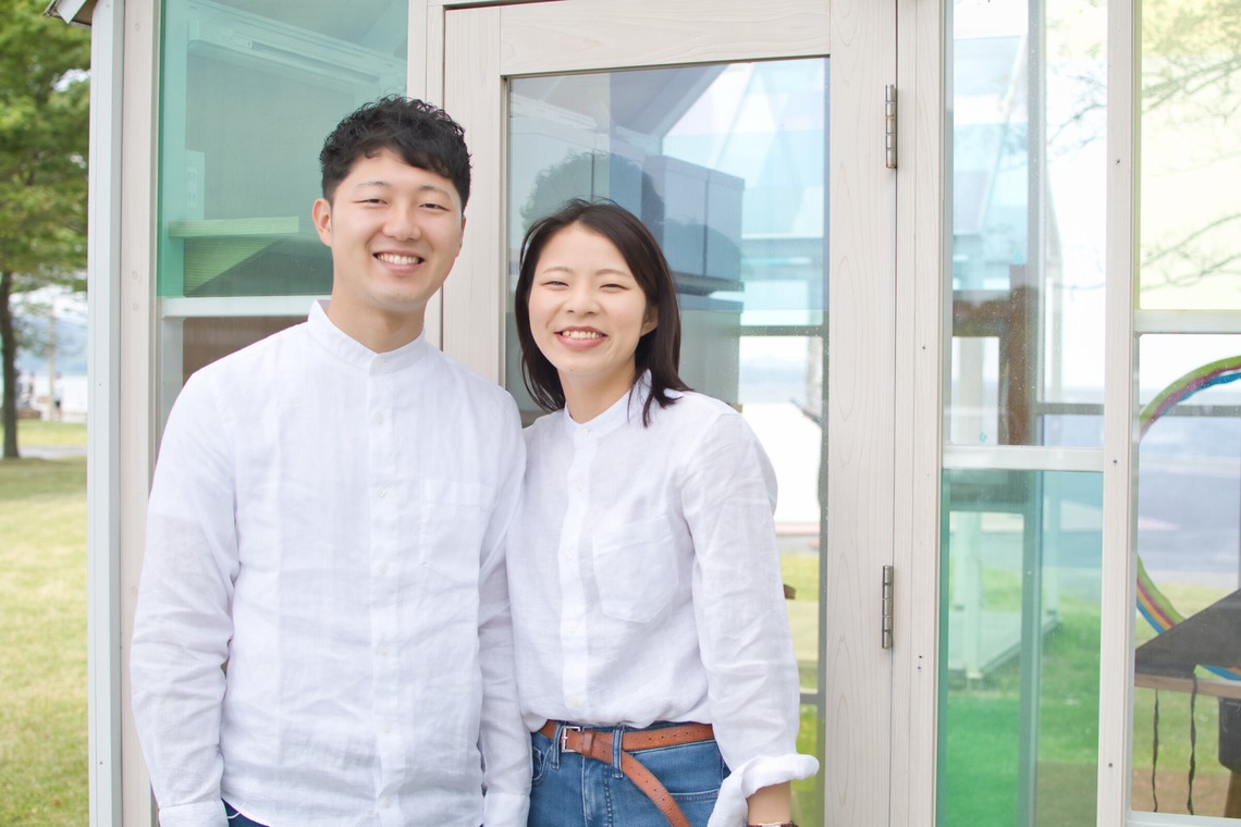 坂田年彦が撮影した旅行先の記念撮影のアルバム「カップルフォト」