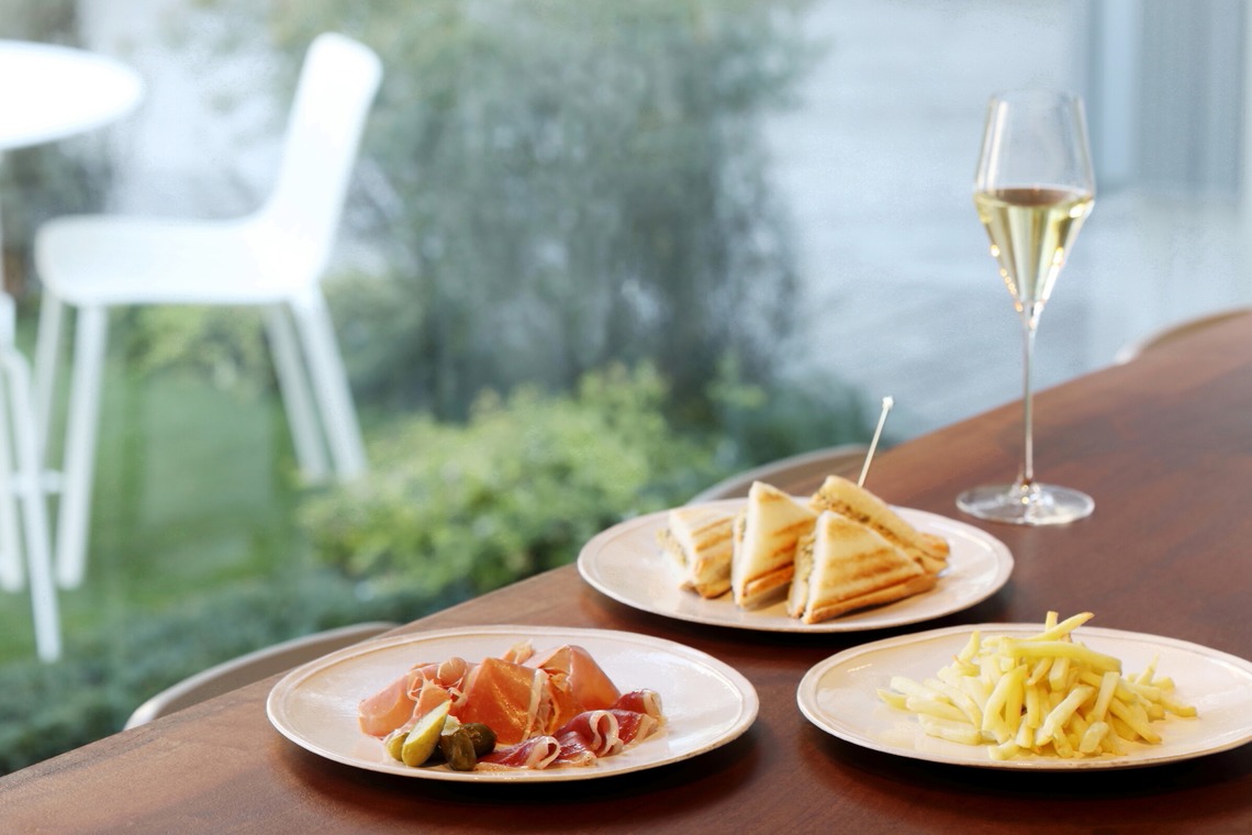 森安　照が撮影した写真のアルバム「ワイン・シャンパン・レストラン内観・イメージカット」