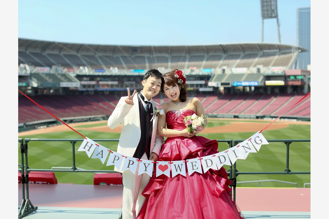 KIKIウェディングが撮影した「桜と広島城」の写真