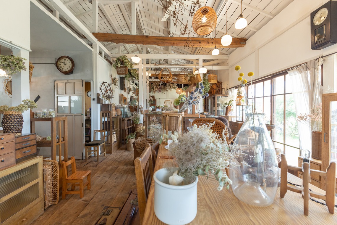 ミヤタカズコが撮影した写真のアルバム「アンティークショップ店舗写真」