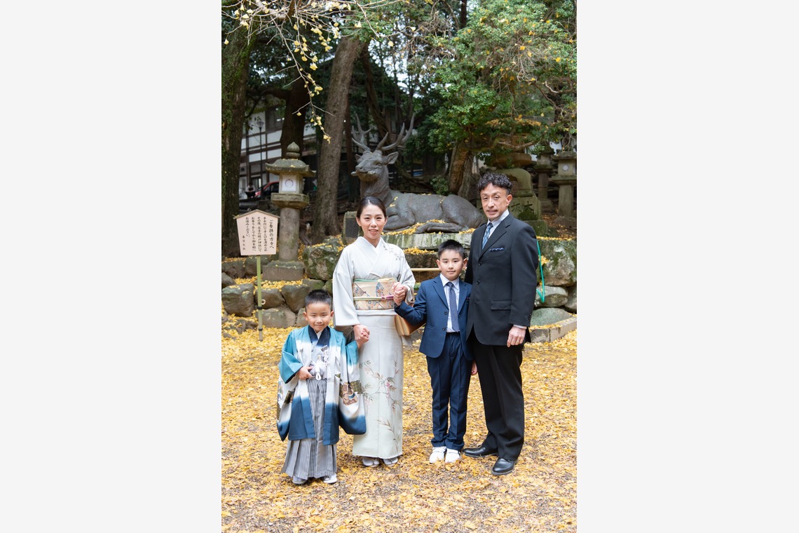 福永写真事務所が出張撮影した家族写真(キッズ,ベビーフォト)などが写った「七五三（春日大社）」の家族写真