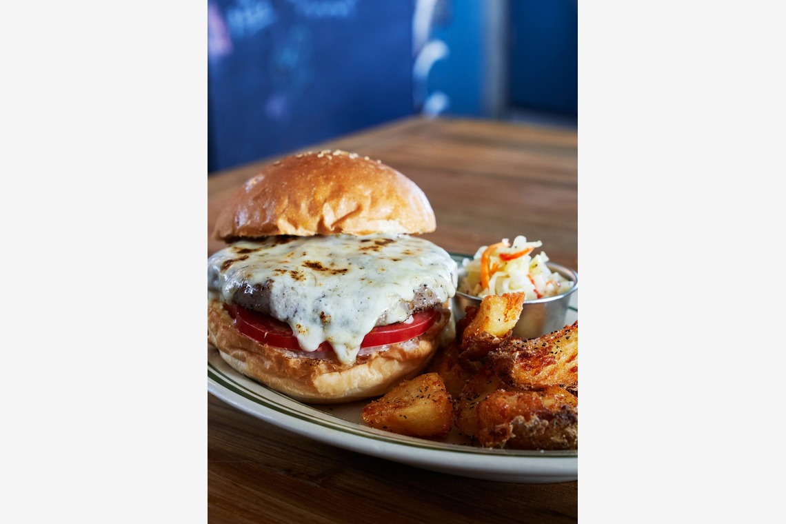 坂元寿行が撮影した「ハンバーガ屋 撮影」の写真