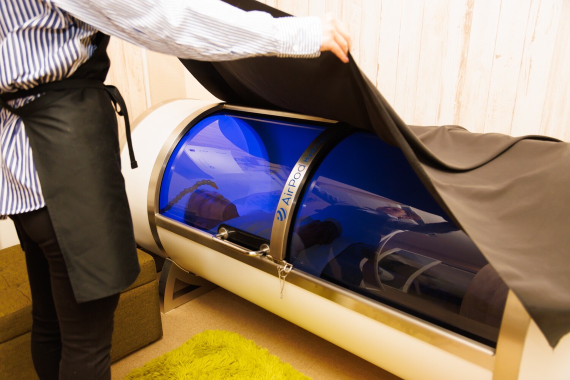 Yusuke Usuiが撮影した「水素カプセル MOPI 内観・人物撮影」の写真