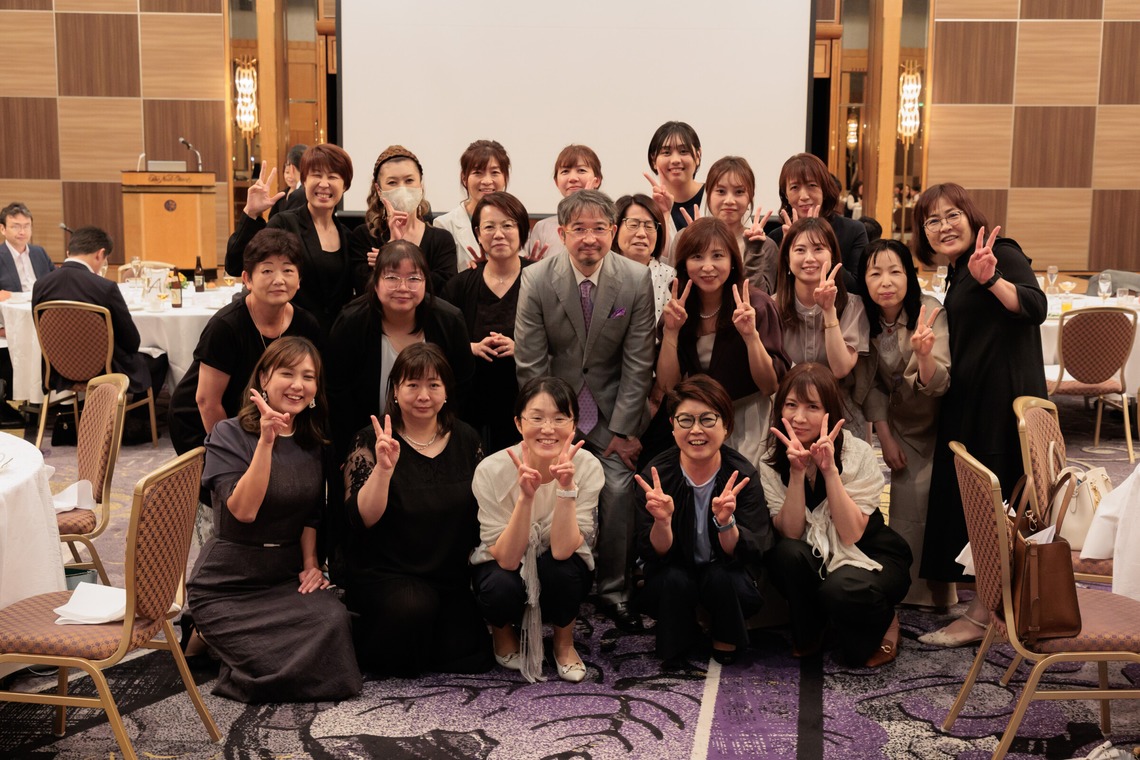 イトウ　ノブミチが撮影した「周年パーティと100人集合写真」の写真