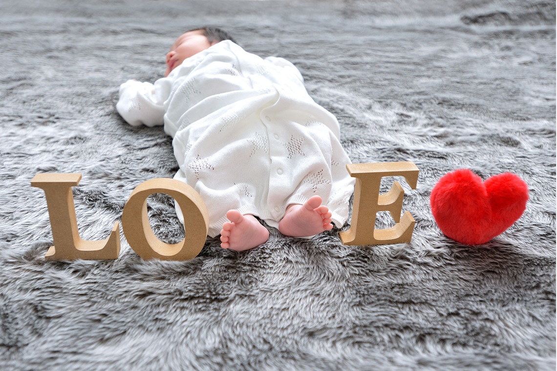 Design studio lumière（井上 敦仁）が撮影したスタジオ撮影のアルバム「ニューボーンフォト」