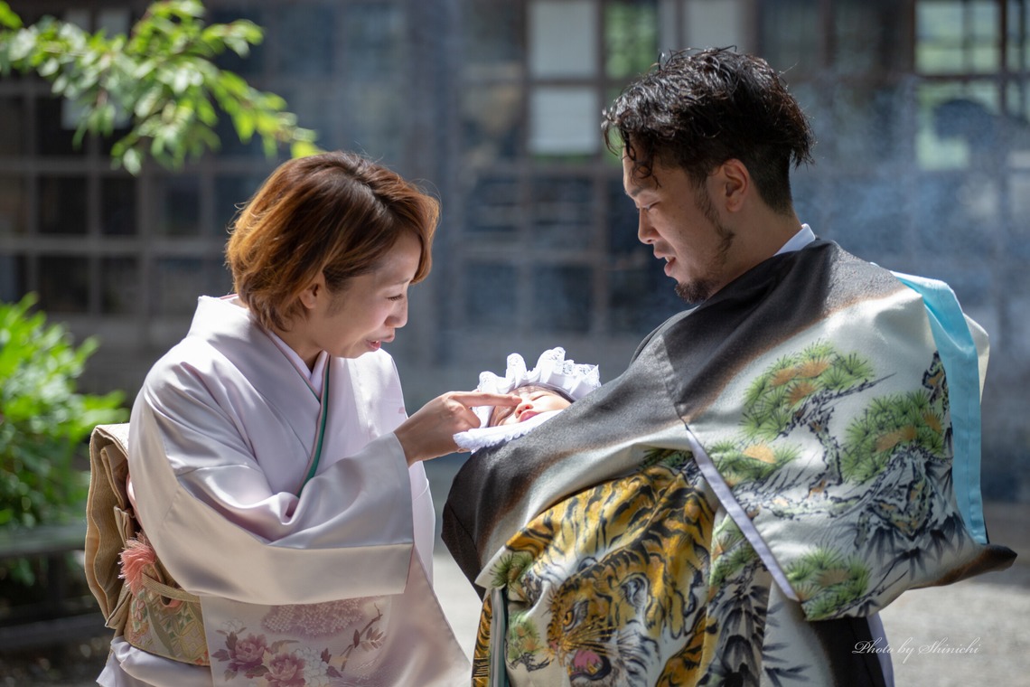 浅野真一が出張撮影した家族写真(キッズ,ベビーフォト)などが写った「お宮参り」の家族写真
