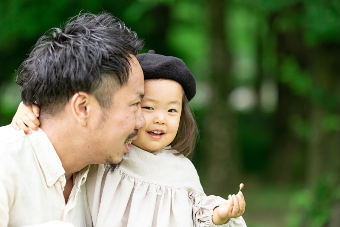 Chihiro Photographyが出張撮影した家族写真(キッズ,ベビーフォト)などが写った「2歳バースデーフォト 【名城公園】」の家族写真