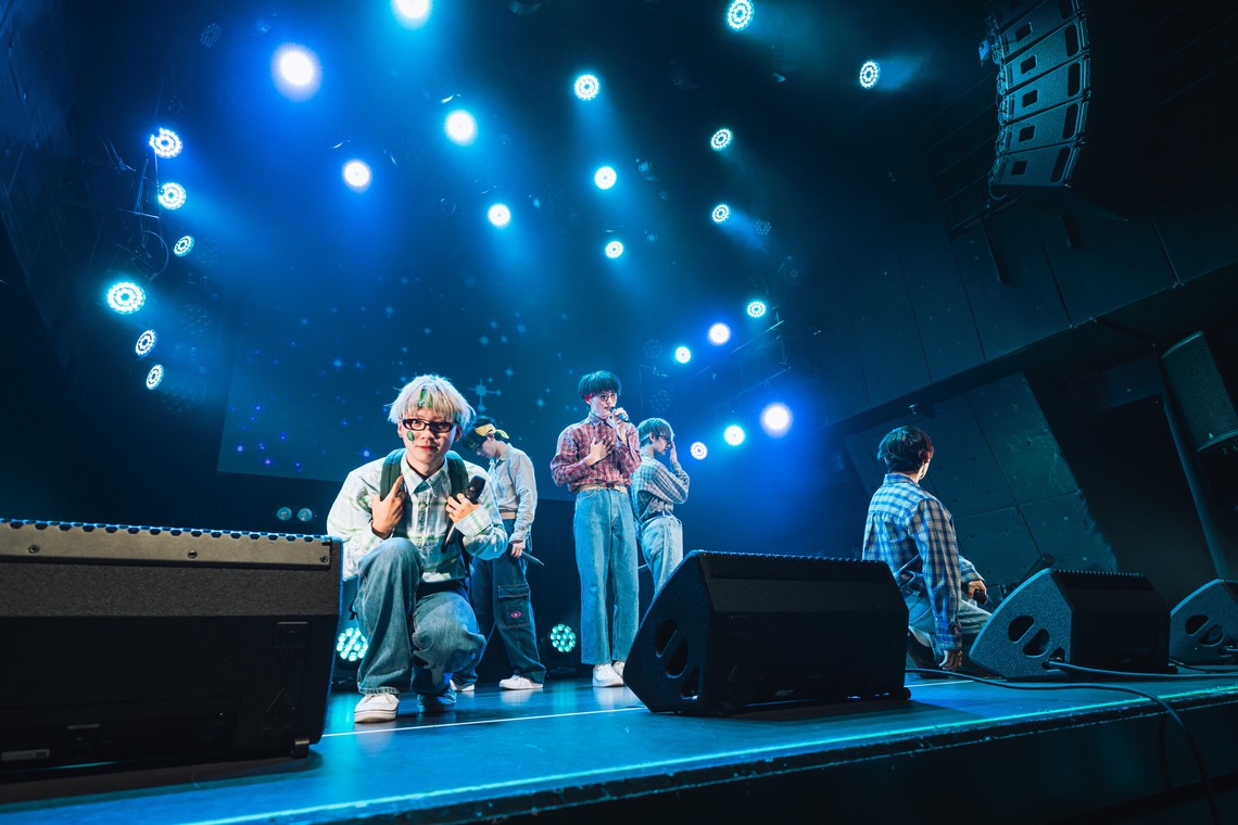 富安優斗が撮影した写真のアルバム「アイドル」