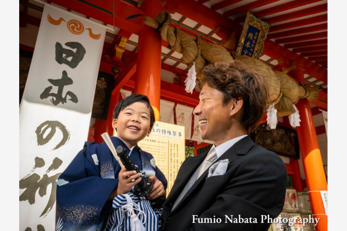 名畑文巨写真事務所が出張撮影した家族写真(キッズ,ベビーフォト)などが写った「出張撮影七五三・お宮詣り」の家族写真
