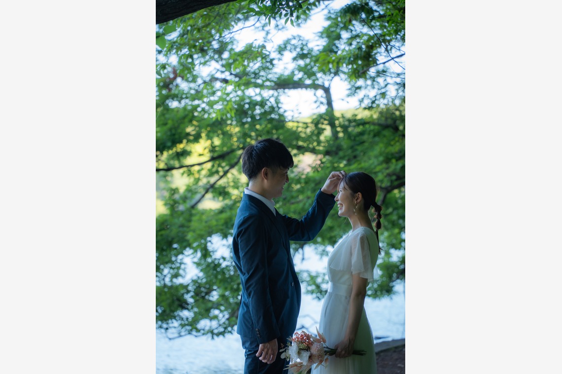 鈴木美咲が撮影した「一碧湖でウェディングフォト」の写真