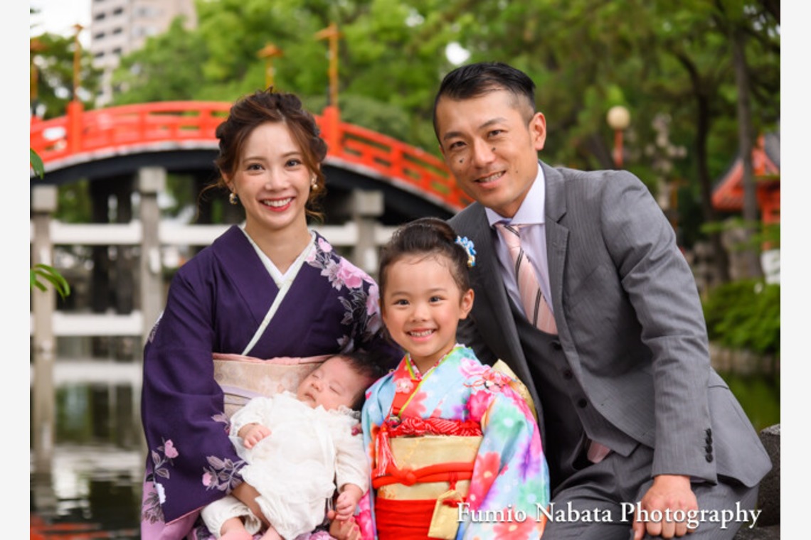 名畑文巨写真事務所が出張撮影した家族写真(キッズ,ベビーフォト)などが写った「出張撮影七五三・お宮詣り」の家族写真