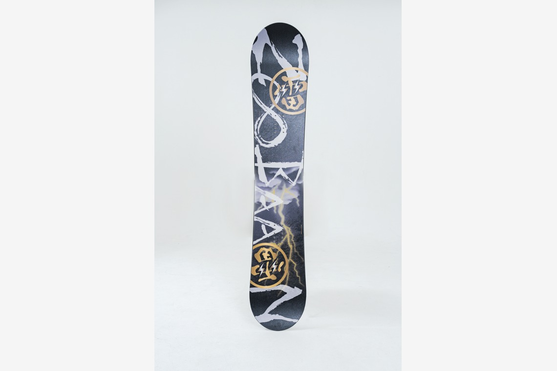 山内康平が撮影した「スノーボード・ウェアブランドスタジオ撮影」の写真