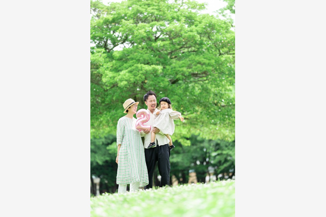 Chihiro Photographyが出張撮影した家族写真(キッズ,ベビーフォト)などが写った「2歳バースデーフォト 【名城公園】」の家族写真