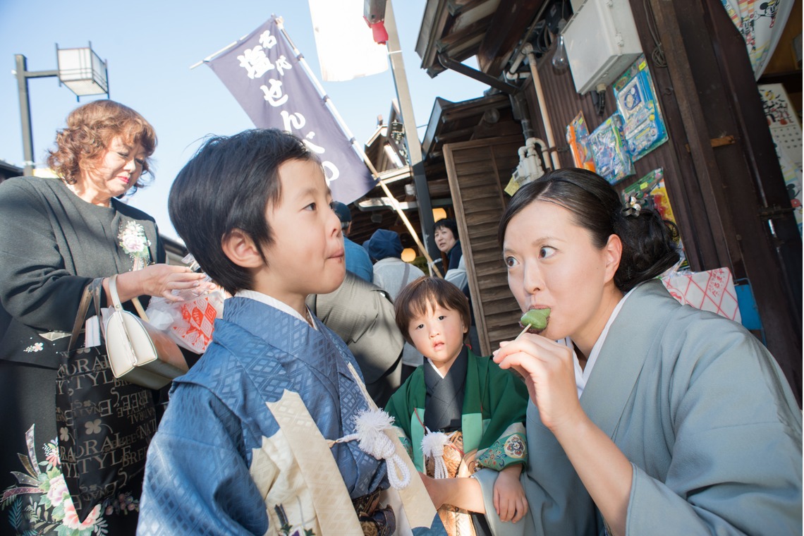 藤原和彦が撮影した「活気あふれる柴又帝釈天」の写真