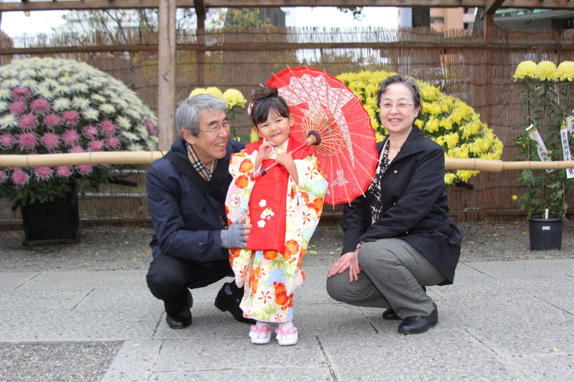 渡邉博海が出張撮影した家族写真(キッズ,ベビーフォト)などが写った「七五三お祝い　出張撮影」の家族写真