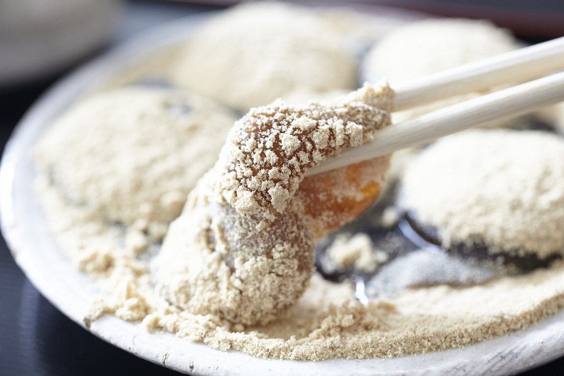 土肥さやかが撮影した写真のアルバム「スイーツ・パン」