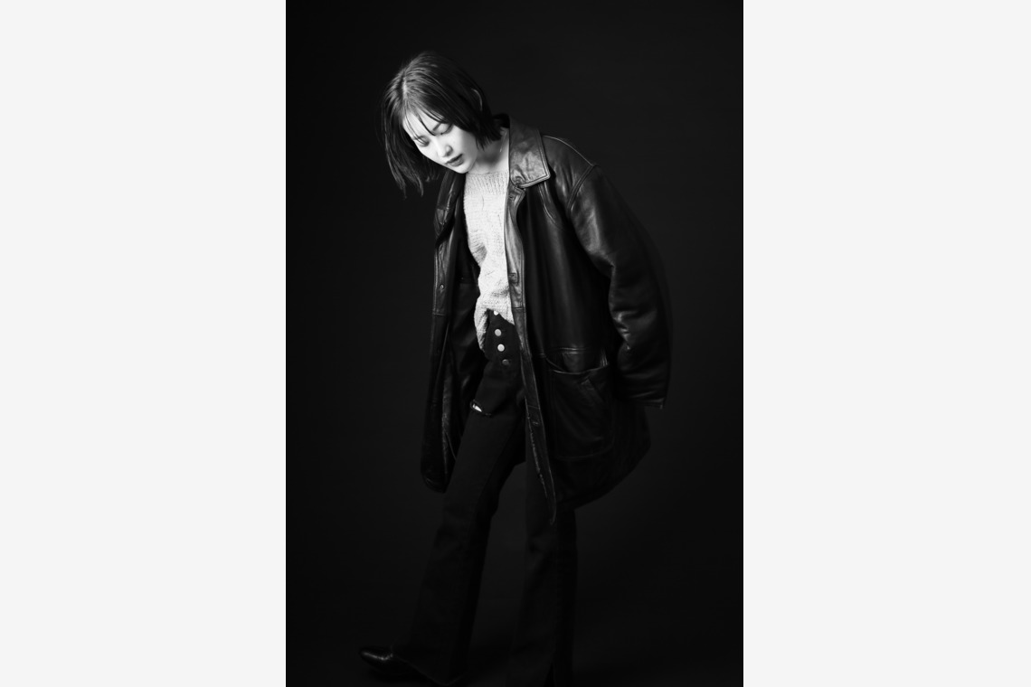 土門巧が撮影した写真のアルバム「宣材ポートレート」