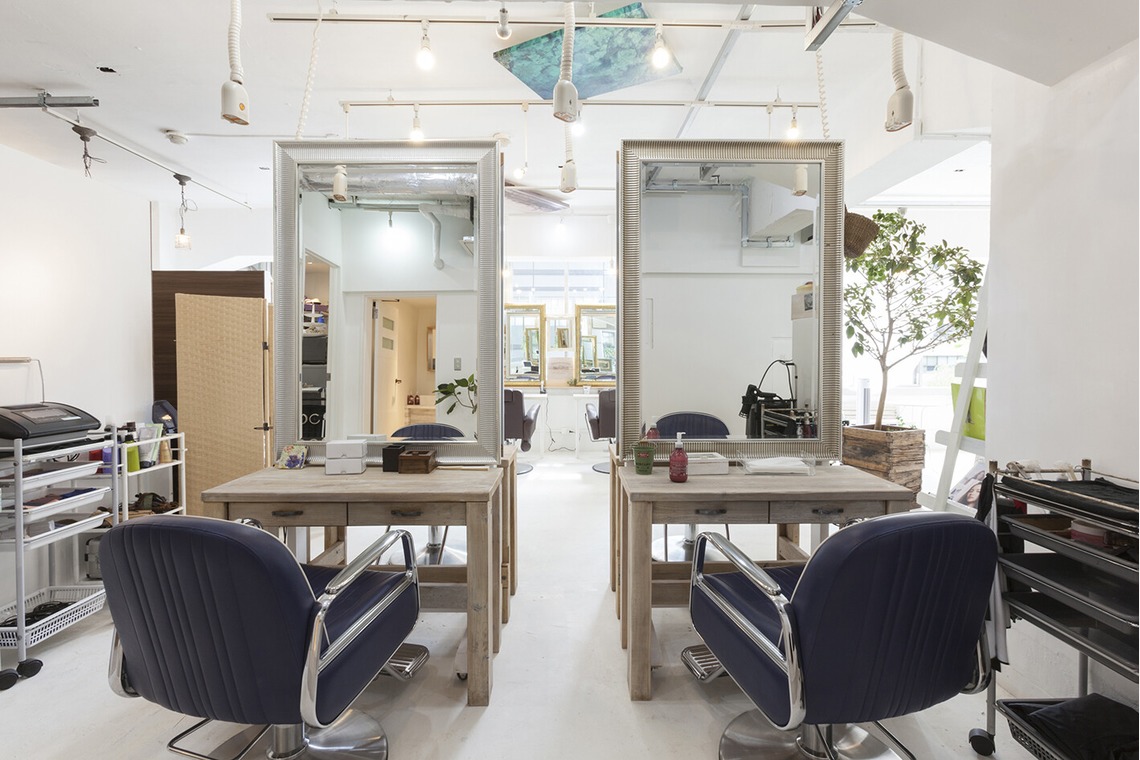 末安 善之が撮影した「ヘアーサロンの店舗およびスタッフ撮影」の写真
