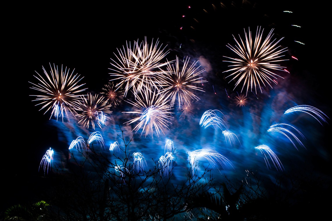 琉球幻想写真ウェディングフォト沖縄が撮影した「限定一組の花火大会プレミアムプラン」の写真