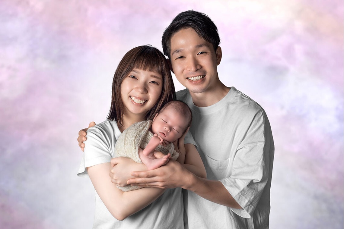 AXiS Photo Servise 藤井靖史が出張撮影した家族写真(キッズ,ベビーフォト)などが写った「ニューボーンフォト」の家族写真