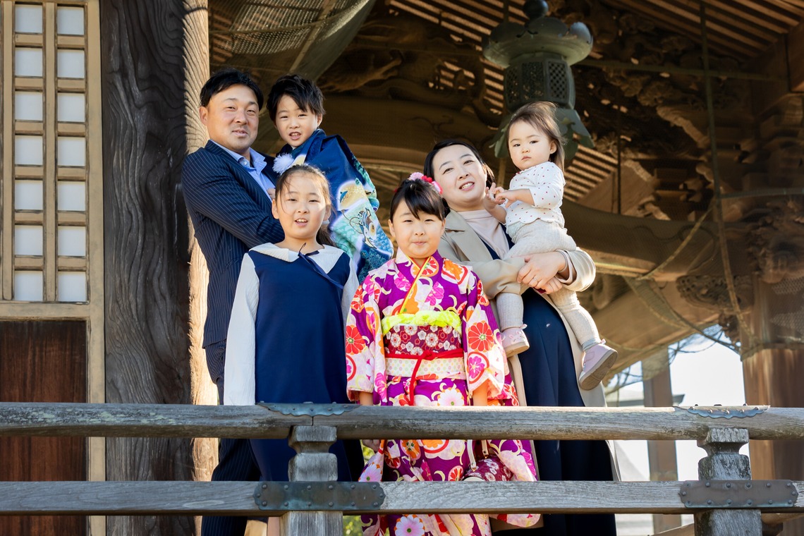 出張撮影くろさわが出張撮影した家族写真(キッズ,ベビーフォト)などが写った「七五三」の家族写真