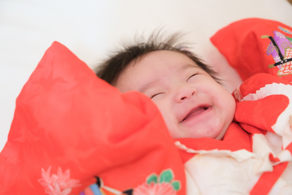 高夏写真店が出張撮影した家族写真(キッズ,ベビーフォト)などが写った「お宮参りの撮影」の家族写真