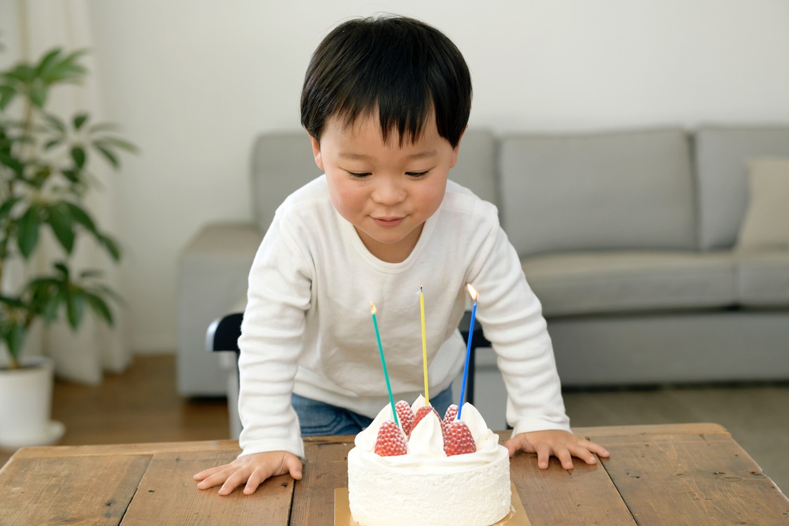 CREATIVE HOUSEが出張撮影した家族写真(キッズ,ベビーフォト)などが写った「バースデーフォト」の家族写真