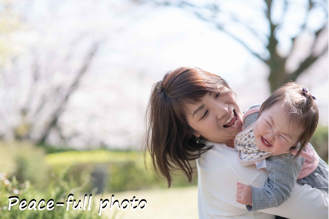 Peace-full photoが出張撮影した家族写真(キッズ,ベビーフォト)などが写った「かぞくの時間」の家族写真