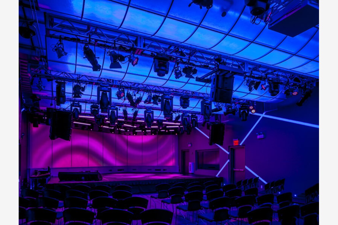 富岡敦が撮影した「ニューヨーク　ラジオ局　撮影」の写真