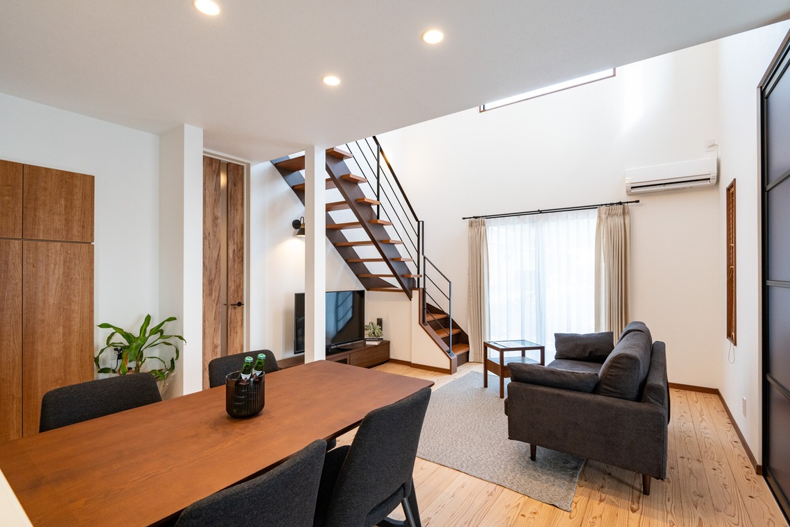 岩川芳信が撮影した写真のアルバム「ホテル・飲食店・マンション・内観外観」