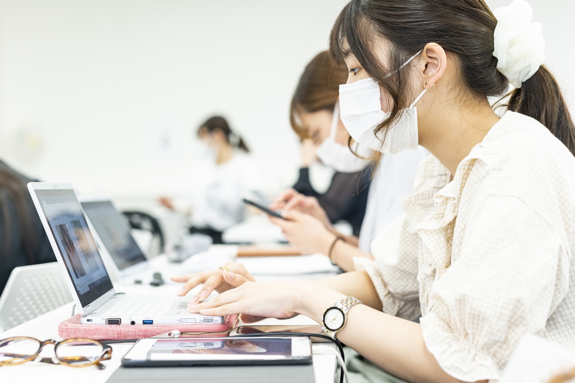 丹野雄二が撮影した「大学入学案内」の写真