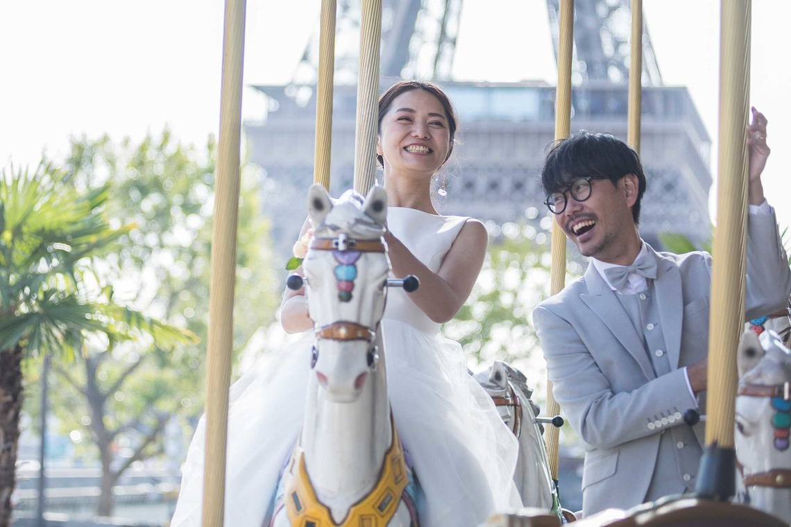 Petite Nao Photographyが撮影した「パリでのフォトウェディング（エッフェル塔、ビルアケム橋、ルーブル美術館、パレロワイヤル）」の写真