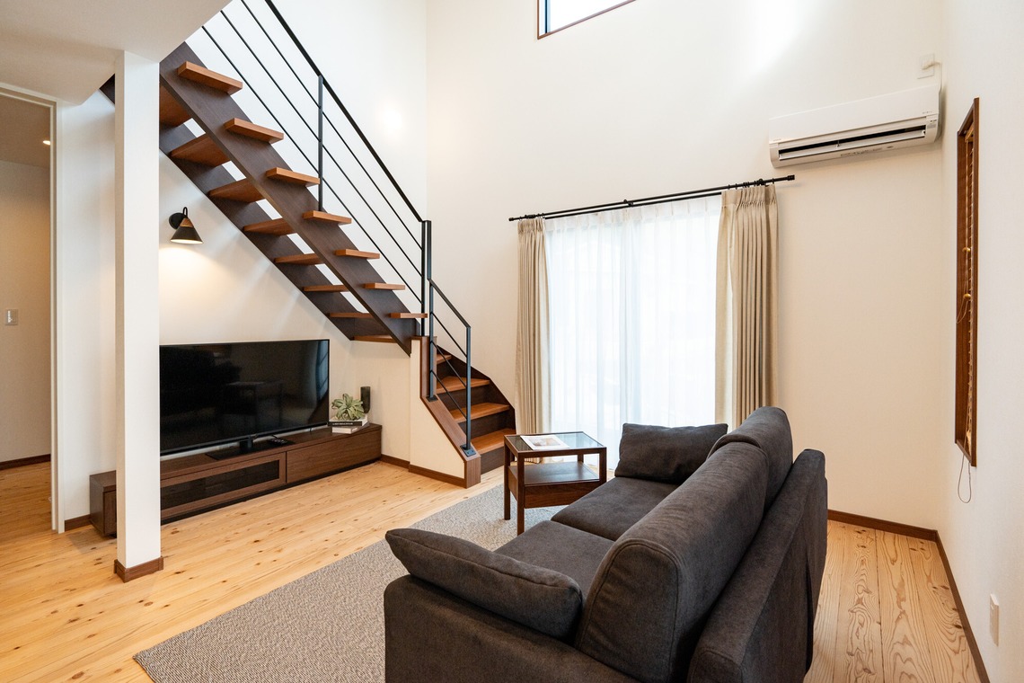 岩川芳信が撮影した写真のアルバム「ホテル・飲食店・マンション・内観外観」