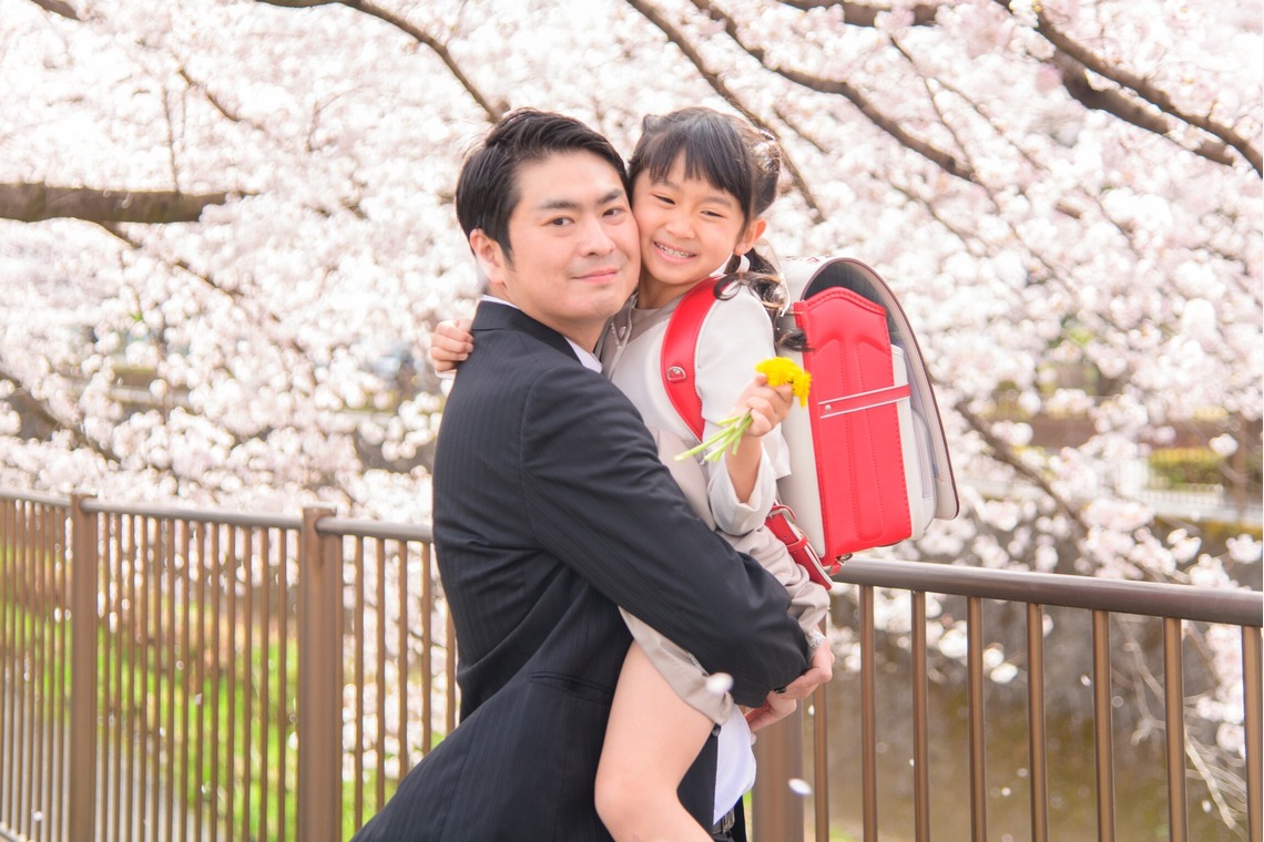 関場優太が撮影した「入学記念の家族写真」の写真