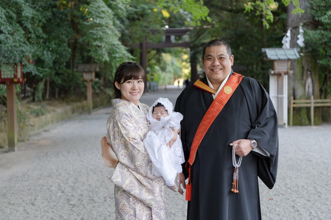 福永写真事務所が出張撮影した家族写真(キッズ,ベビーフォト)などが写った「お宮参り（石上神宮）」の家族写真