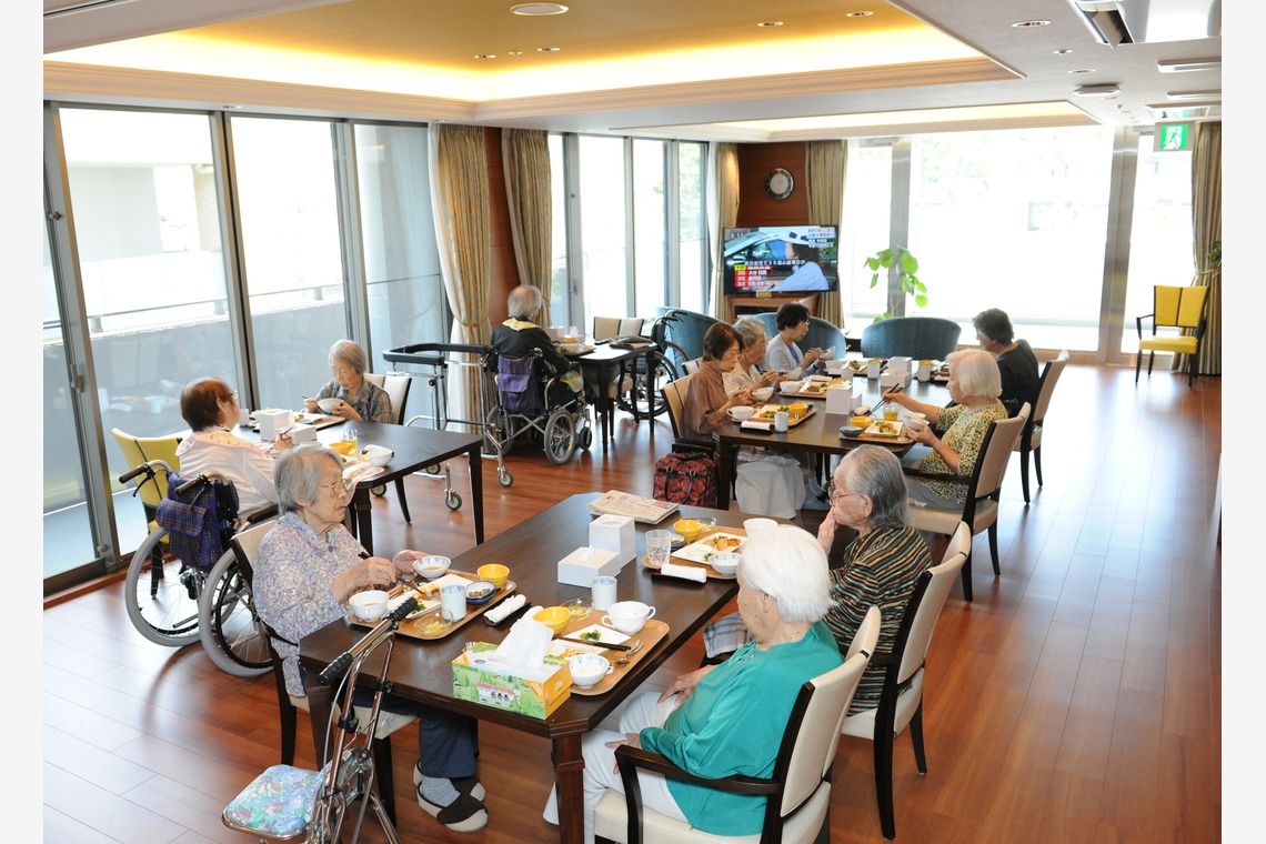 藤尾輝弘/フォトオフィスバドが撮影した写真のアルバム「老人向け高級マンション」