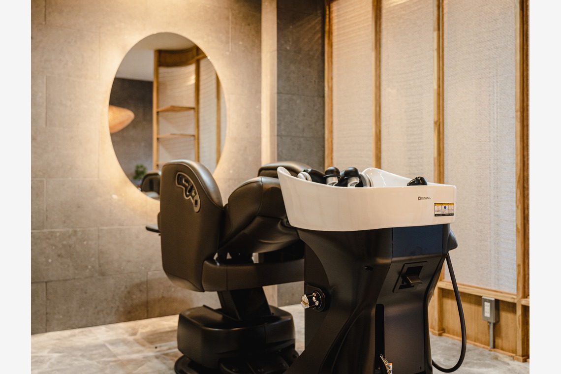 JJ&Co.が撮影した写真のアルバム「福岡県　美容室　外観・内装、スタッフプロフィール撮影」